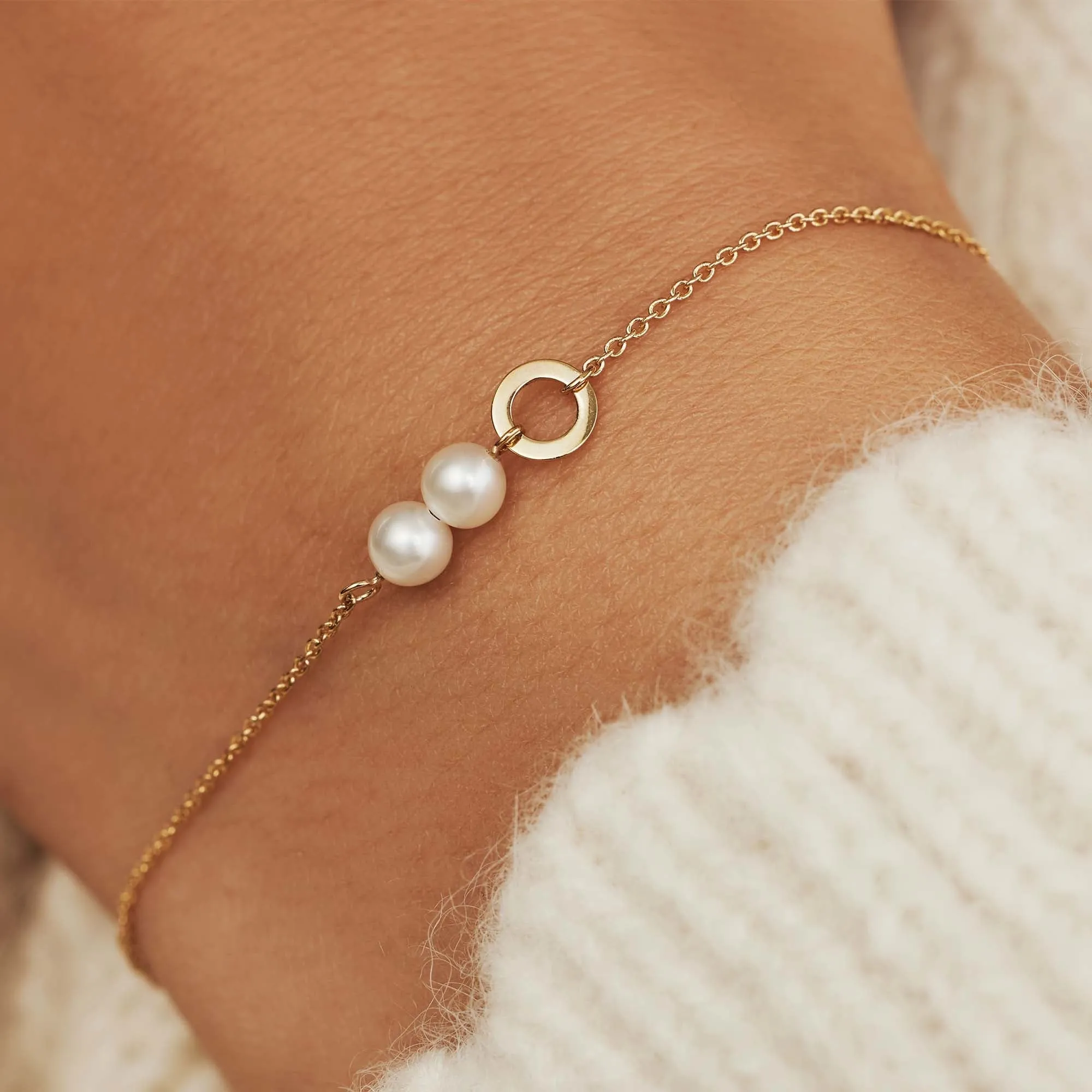 Belleville Luna 14 karat gold bracelet with freshwater pearls