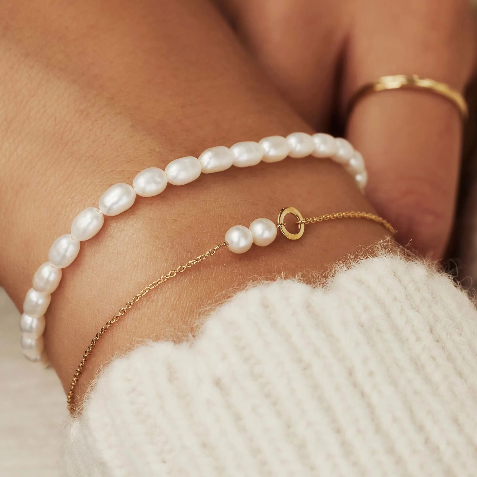 Belleville Luna 14 karat gold bracelet with freshwater pearls