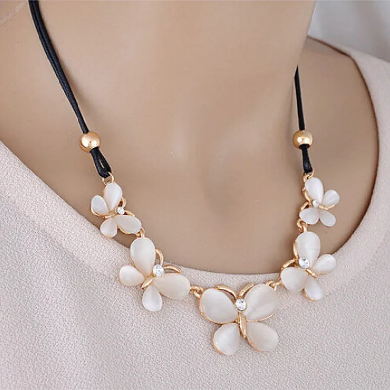 Charm Alloy Statement Necklace For Women Gold Color Pretty Butterfly Pendant Choker Necklace Elegant Chain Collier Femme Bijoux