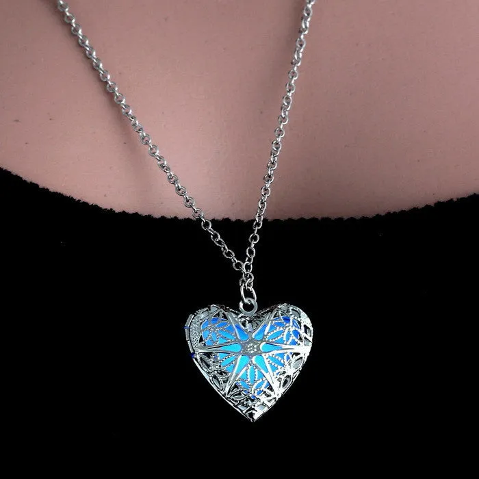 Unisex Women Men Hollow Heart Necklace Pendant Luminous Glow In The Dark Locket Glwoing Necklaces Jewelry Gifts