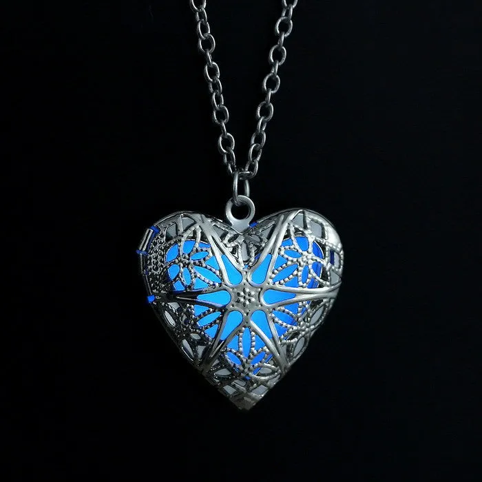 Unisex Women Men Hollow Heart Necklace Pendant Luminous Glow In The Dark Locket Glwoing Necklaces Jewelry Gifts